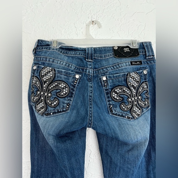 Miss Me JP6220B Dark Wash Boot Cut Blue Jeans with Studded Fleur de lis, Size 30 - Picture 5 of 7